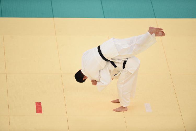 鹈鹕vs马刺前瞻：鹈鹕状态低迷，福克斯带队力争三杀对手