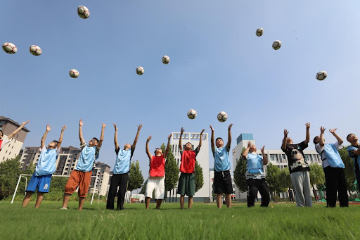 杜兰特连续得分，全队士气高涨