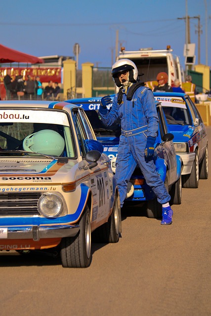 孔帕尼：球队下半场表现的更好，凯恩替补是为应对密集赛程